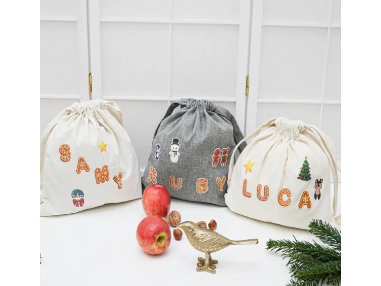 DuneDesign 4er Set Weihnachts Geschenkbeutel 32 x 32 cm mit 200 Aufklebern